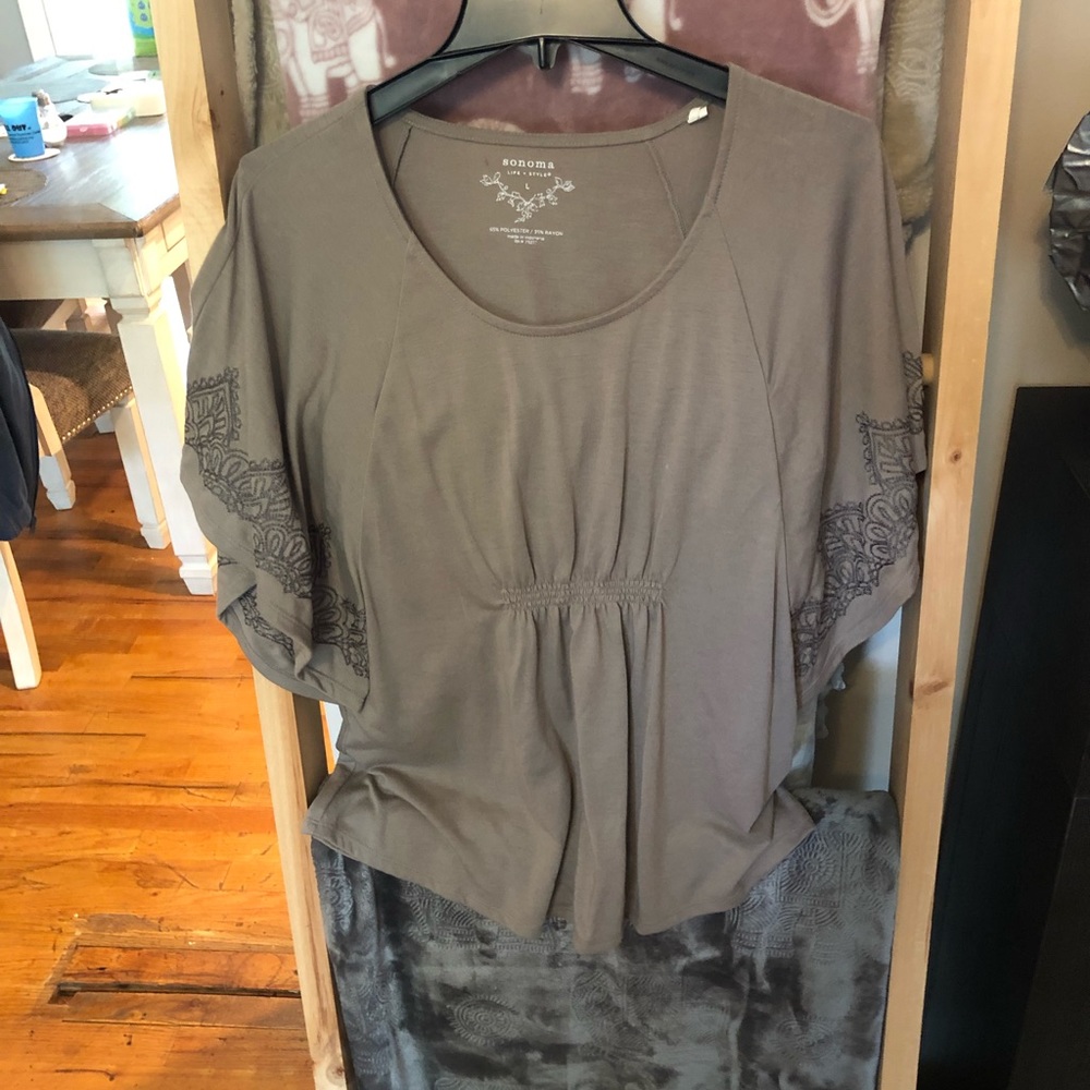 Sonoma flowy sleeves size large gently used